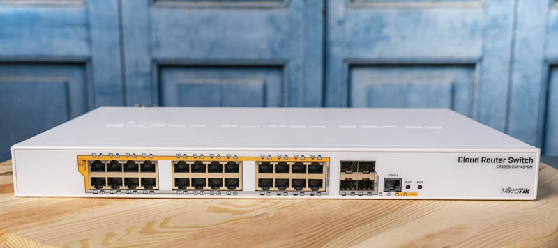 MikroTik-CRS328-24P-4SRM-Front.jpg MikroTik-CRS328-24P-4SRM-Front.jpg