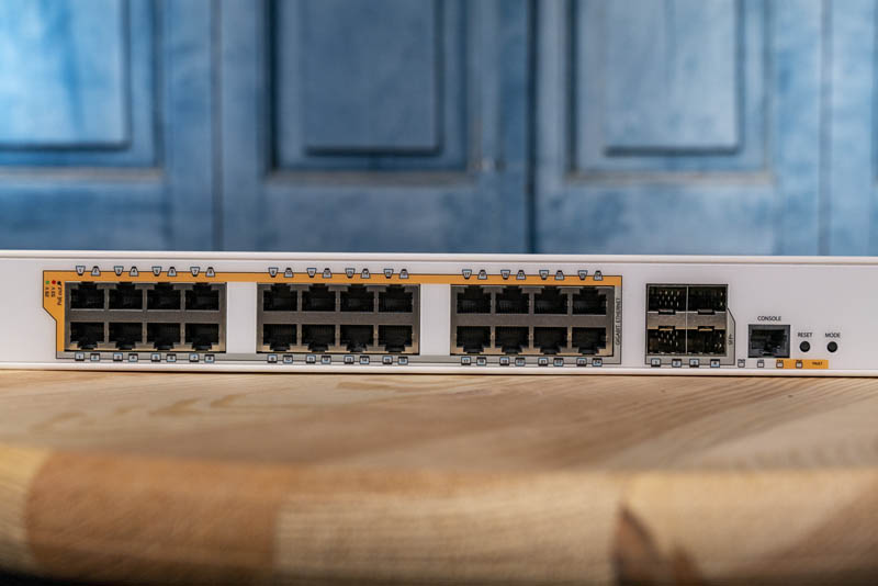 MikroTik-CRS328-24P-4SRM-Ports.jpg MikroTik-CRS328-24P-4SRM-Ports.jpg